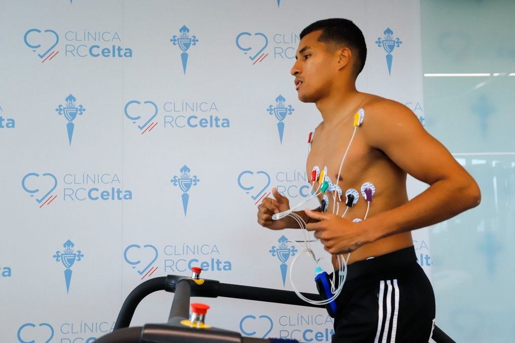 Jeison Murillo pasó ayer el reconocimiento médico con el Celta en la clinica del club celeste en Príncipe.