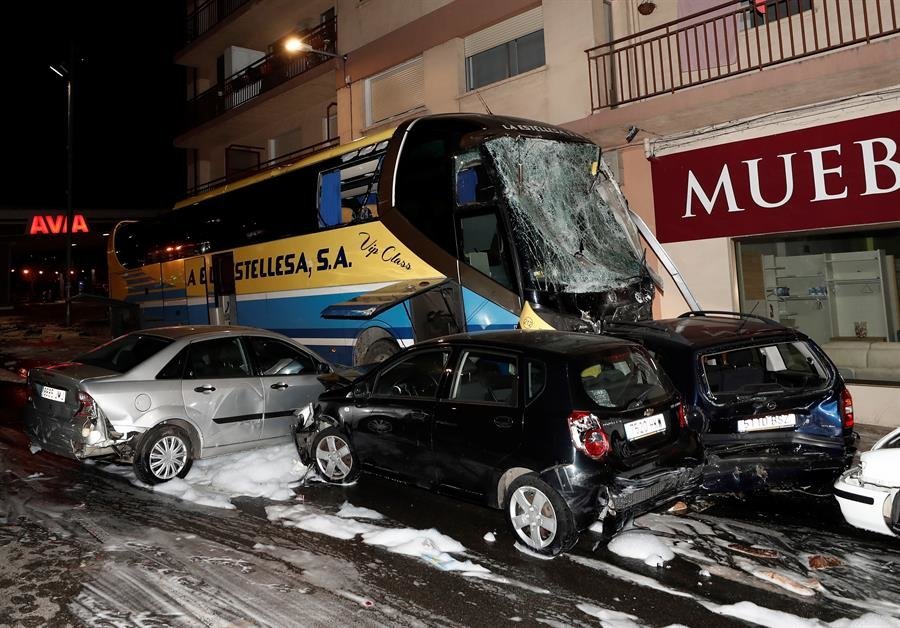 El autobús que ha perdido el control en Estella-Lizarra causando la muerte de dos menores