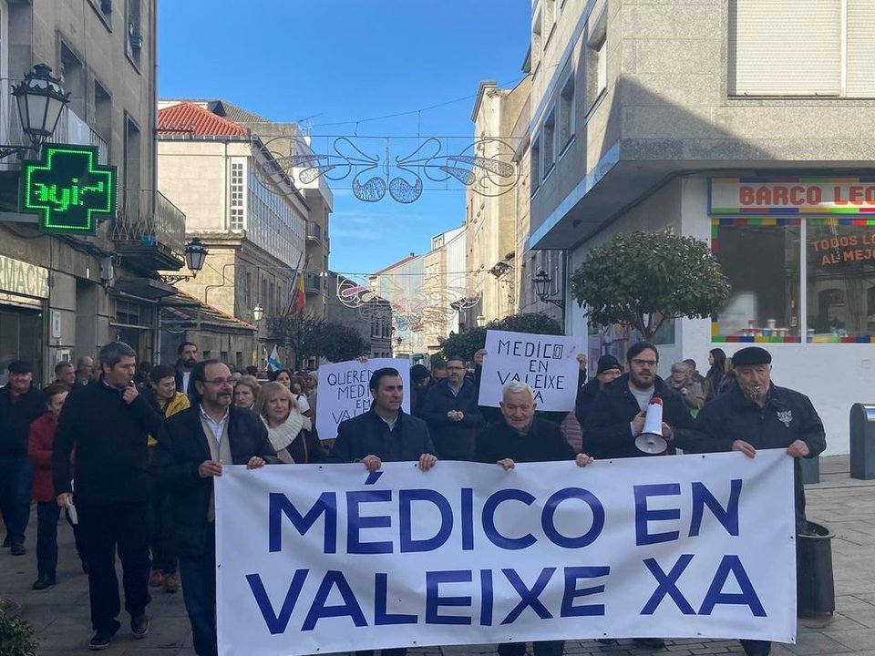 Casi mil vecinos de Valeixe reivindicaron atención médica.
