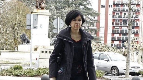 Pilar de Lara Cifuentes, en las inmediaciones de la sede de los juzgados de Lugo.