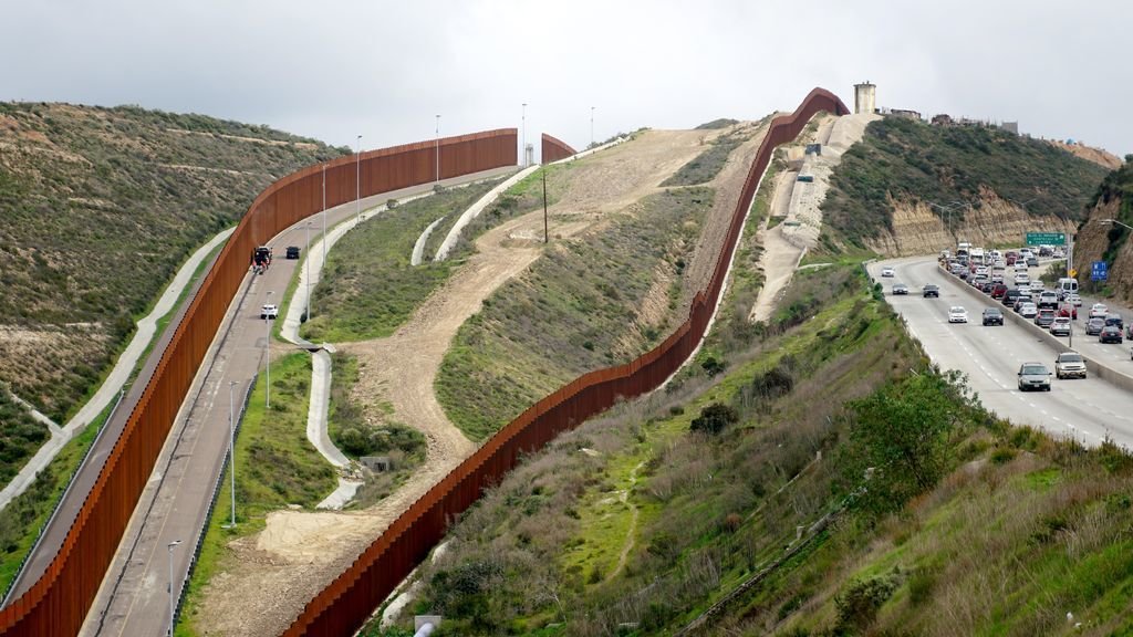 Muro que separa San Diego (Estados Unidos) de Tijuana (México) visto desde la parte norteamericana.