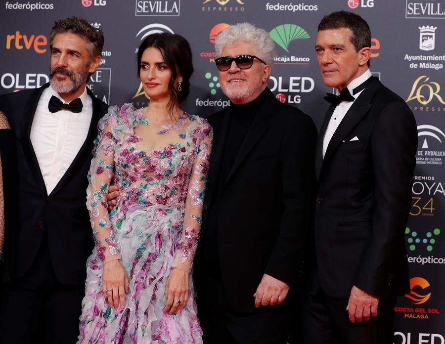 El actor argentino Leonardo Sbaraglia, la actriz Penélope Cruz, el realizador Pedro Almodóvar y el actor Antonio Banderas