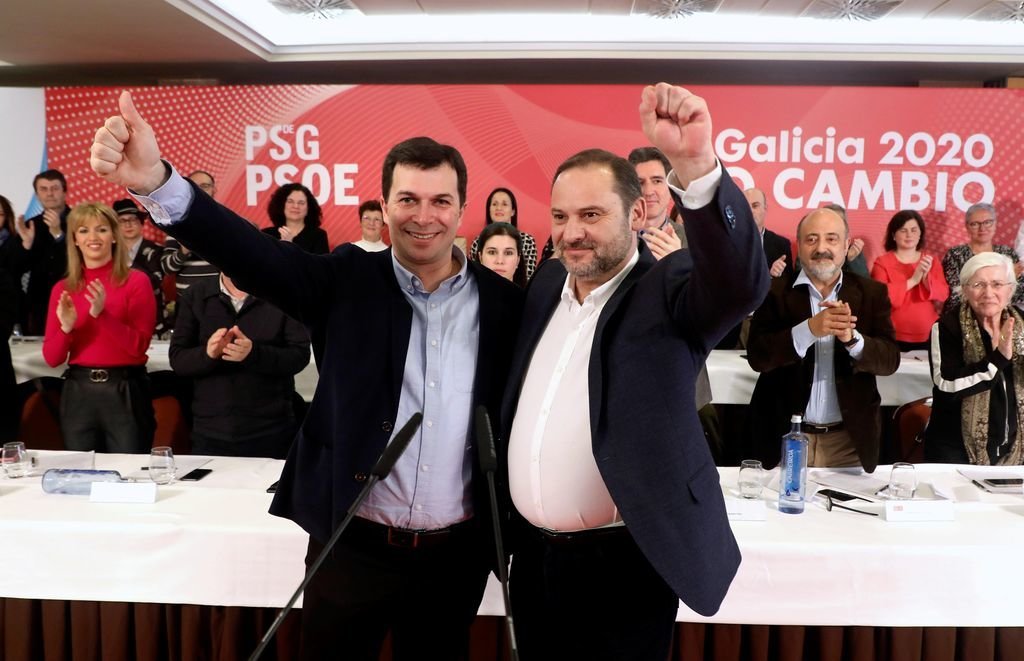 Caballero y Ábalos, durante la reunión del Comité Nacional del PSdeG.
