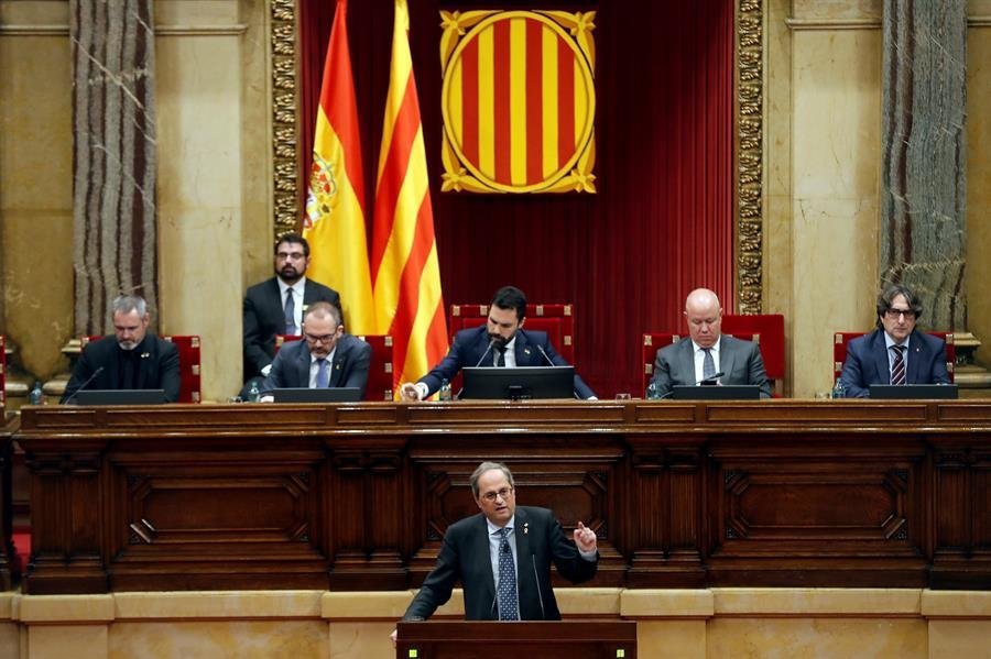 El presidente de la Generalitat, Quim Torra, interviene al comienzo del pleno