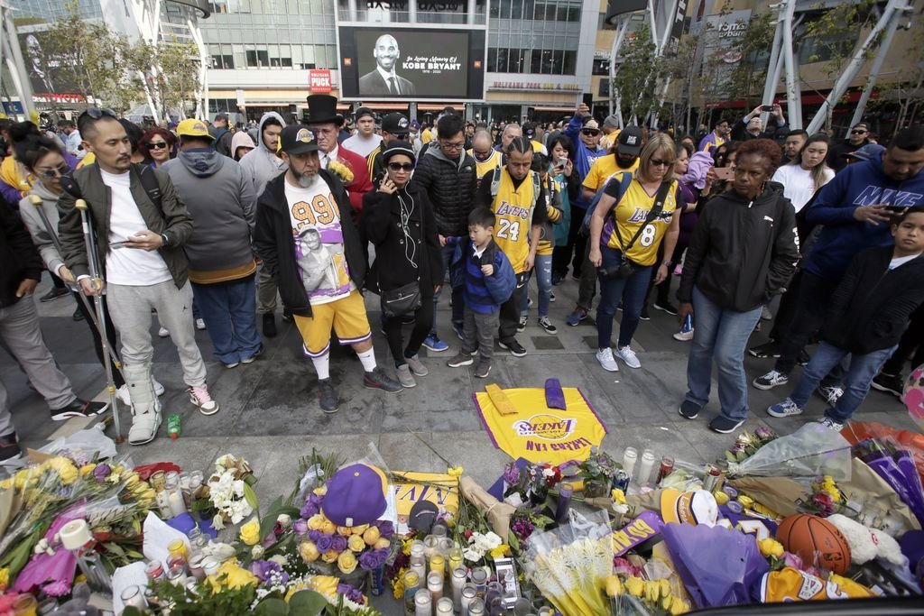 Los actos de homenaje a Kobe Bryant se suceden a lo largo de todo el mundo.