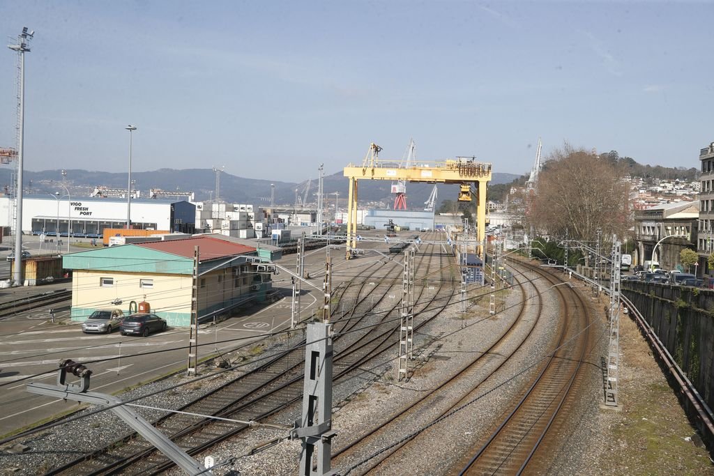 La empacadora de Sogama se encuentra en de la terminal ferroviaria de mercancía de Guixar.