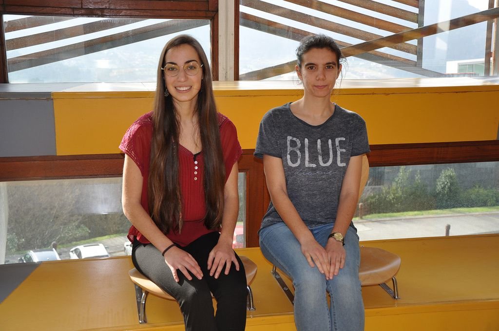 Eva López y Raquel Gómez, grado en Biología.