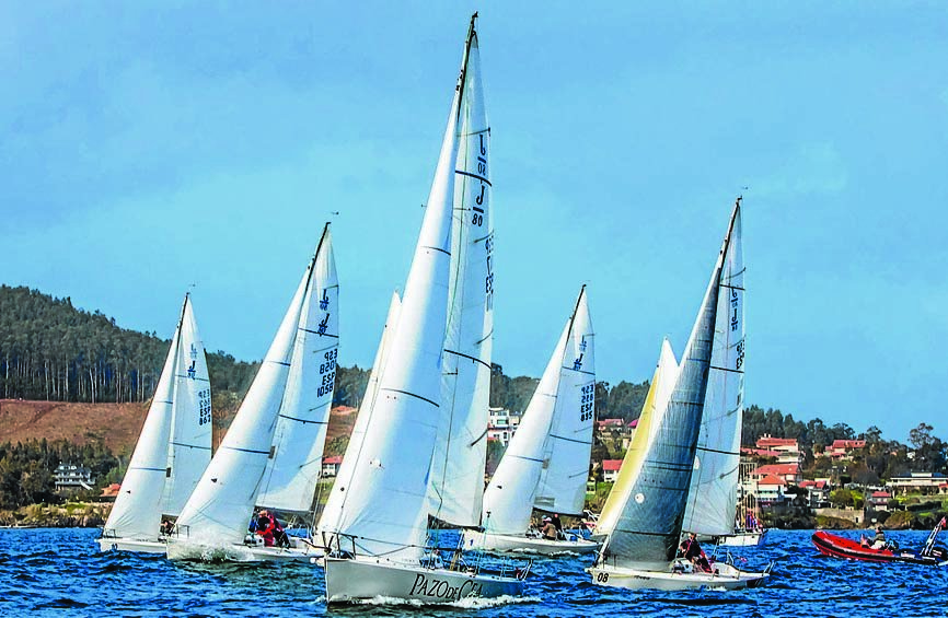 La flota disfrutó de una buena jornada de competición, con el viento yendo de más a menos.