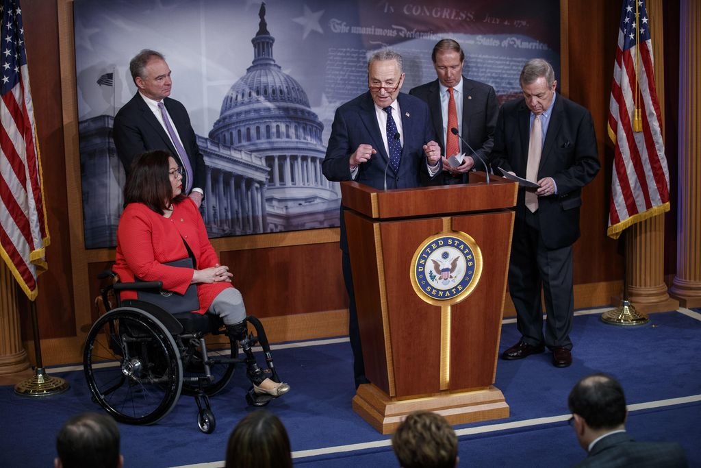Los portavoces de los senadores demócratas anuncian el acuerdo para el veto del Senado.