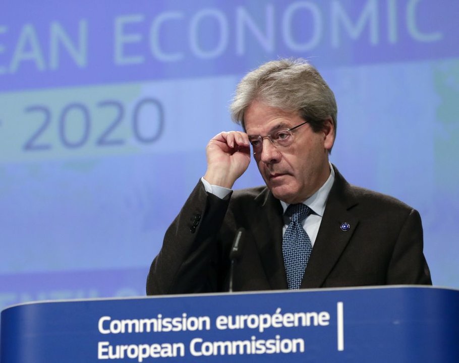 El comisario europeo de Economía, Paolo Gentiloni, al presentar las previsiones para la eurozona.