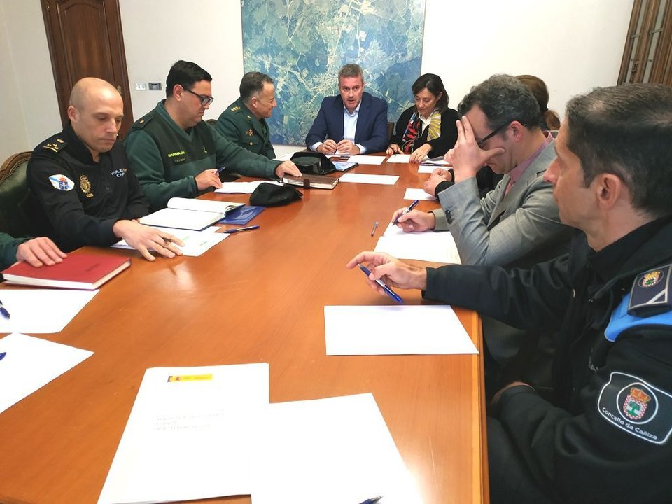 El alcalde, Luis Piña copresidió su primera Junta Local de Seguridad en A Cañiza, junto a Maica Larriba.