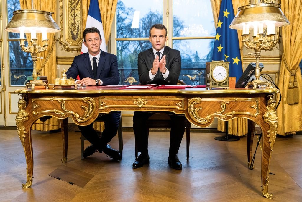 Benjamin Griveaux junto a Emmanuel Macron, en el palacio Elíseo de París.