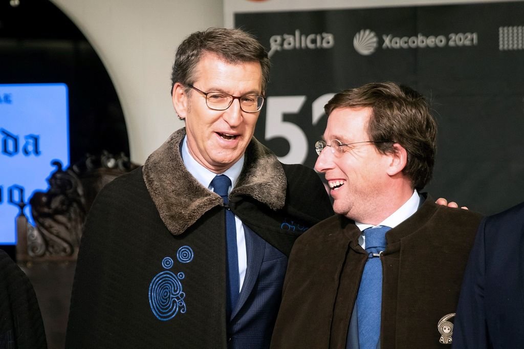 Núñez Feijóo, con el alcalde de Madrid José Luis Martínez Almeida en la &#34;Encomenda do Cocido&#34;.