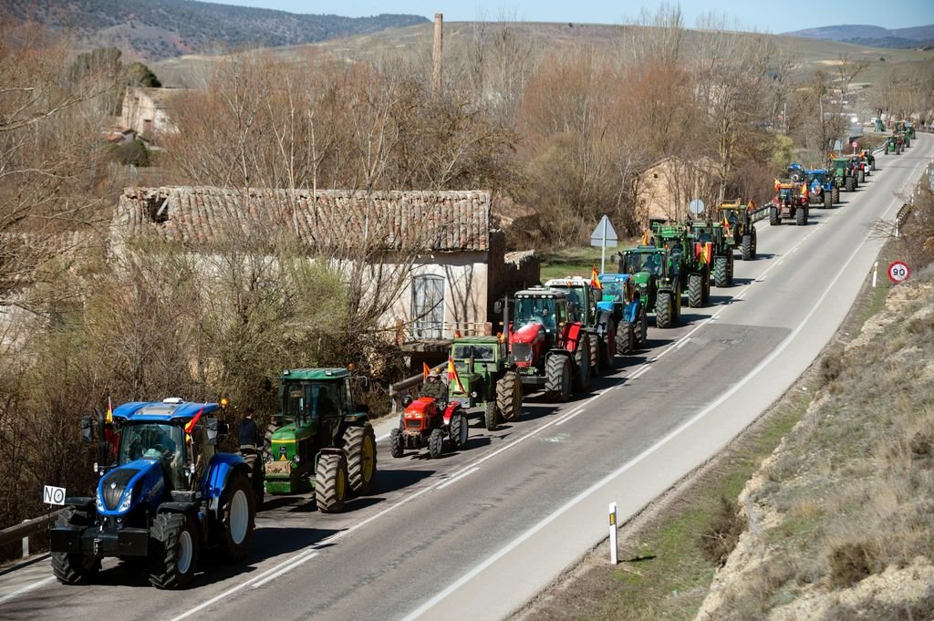Marcha de tractores en Molina de Aragón (Ciudad Real).