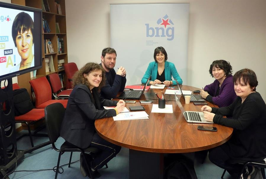 La portavoz nacional del BNG y candidata a la presidencia de la Xunta, Ana Pontón (c)