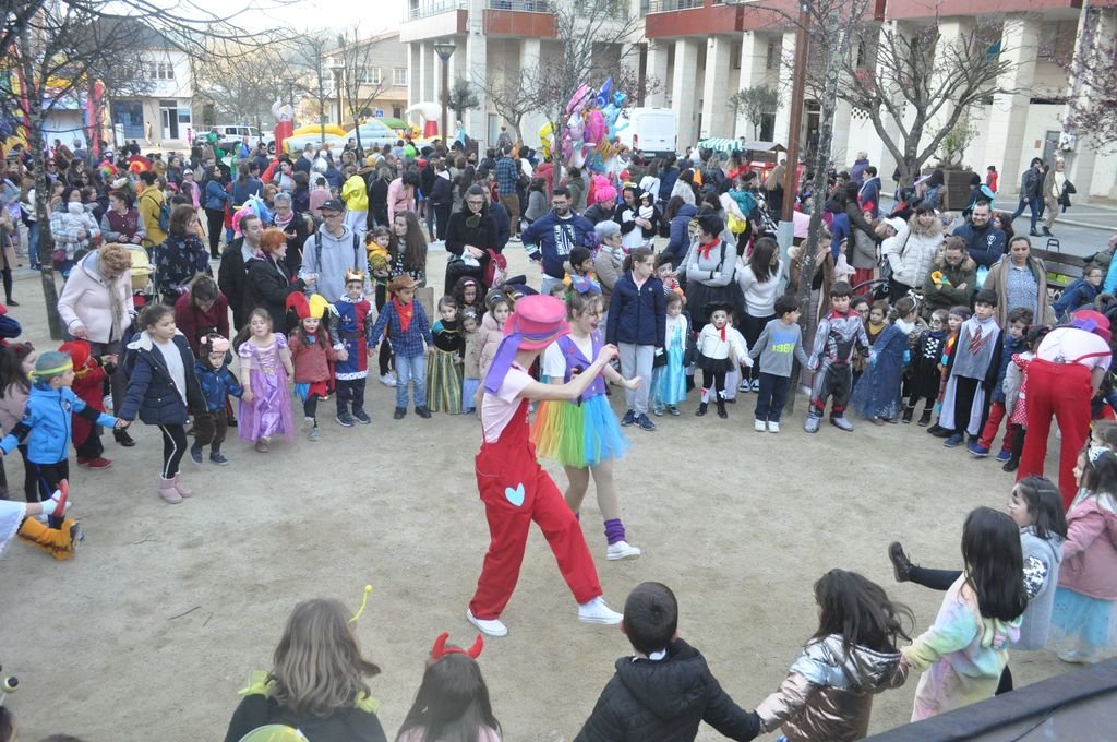 Un espectáculo infantil animó a los más pequeños en la fiesta dedicada a las familias.
