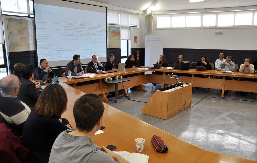 Un momento de la reunión del Consello de Goberno de la Universidad celebrado ayer en Vigo.