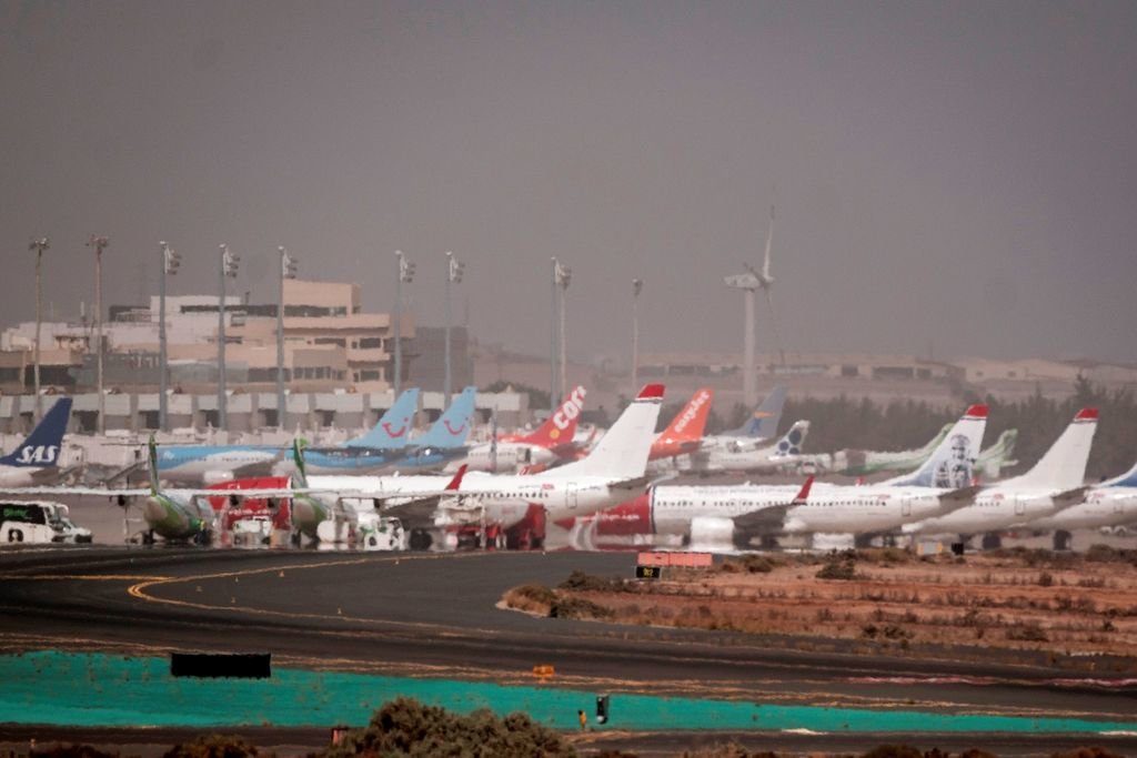 Aviones aparcados junto a la terminal del aeropuerto de Gran Canaria.