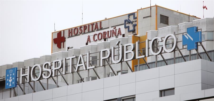 Parte de la fachada del Complejo Hospitalario Universitario de A Coruña (CHUAC)