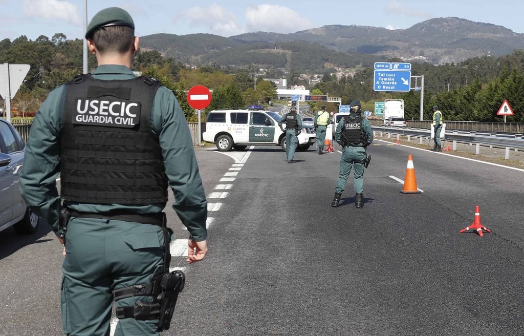 La Guardia Civil y la GNR blindan la frontera portuguesa que solo conserva el paso de Tui-Valença.