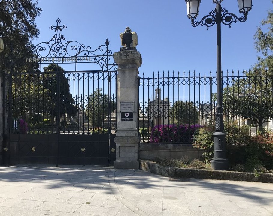 El cementerio de Pereiró, cerrado por la mañana