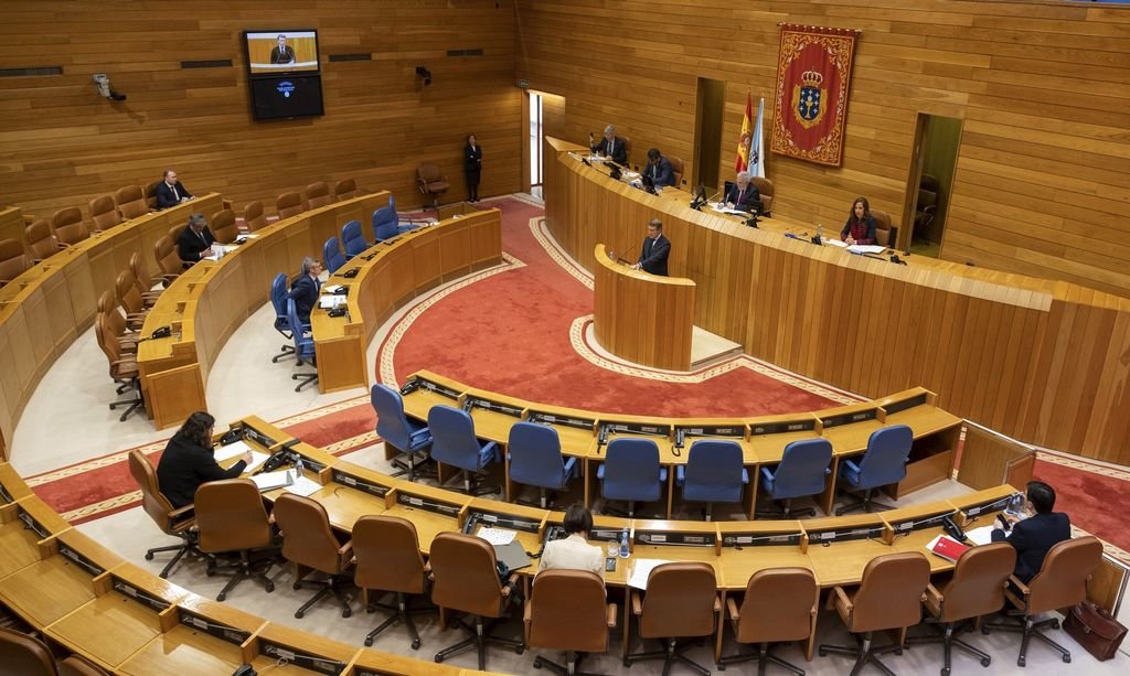 El presidente de la Xunta interviene ante la Diputación Permanente del Parlamento de Galicia.