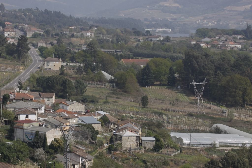 Aldeas y viviendas dispersas en el municipio ourensano de Cenlle.