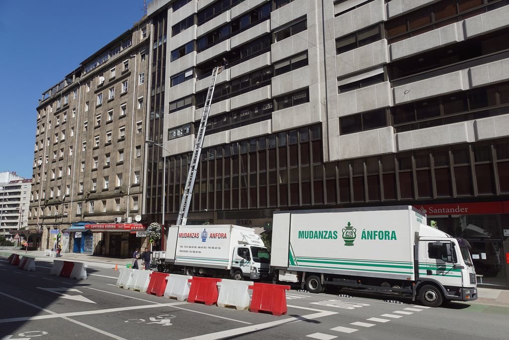 Una da las pocas mudanzas que ayer tuvo lugar en las calles de Vigo realizada por la empresa Ánfora.
