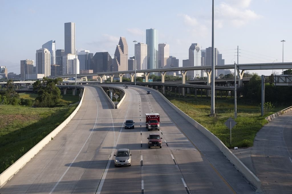 Accesos a la ciudad de Houston, en Texas (EEUU), casi vacíos por el coronavirus.