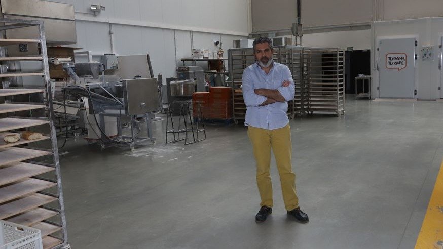 Alberto Gándara en las instalaciones ubicadas en las naves bioclimáticas de Porto do Molle.