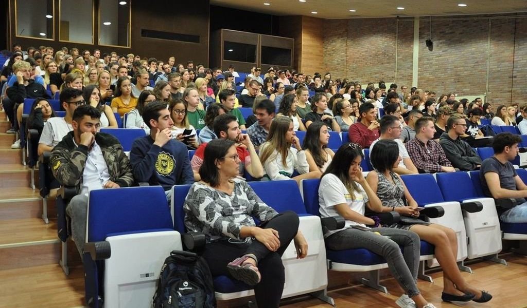 El acto de bienvenida a los alumnos extranjeros de la UVigo a comienzo de este curso.