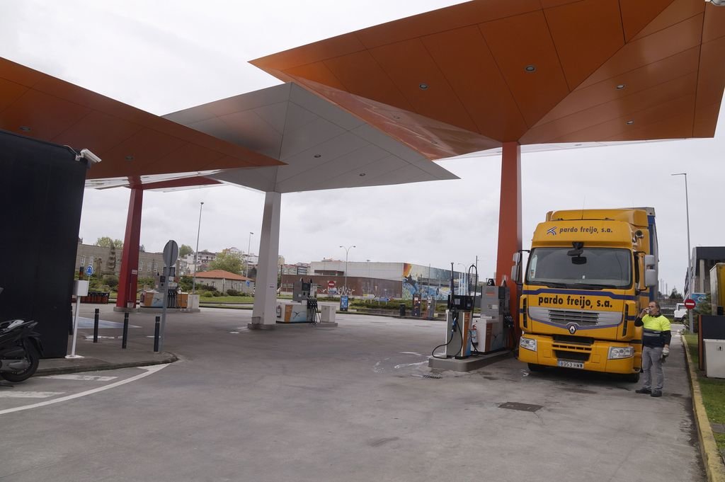 Los conductores de camiones pueden disfrutar de un café y un bollo gratis en las gasolineras de Repsol, además de comer y usar los baños.