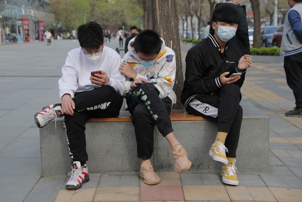 Los ciudadanos chinos reciben un control exhaustivo de su movilidad a través de sus móviles.