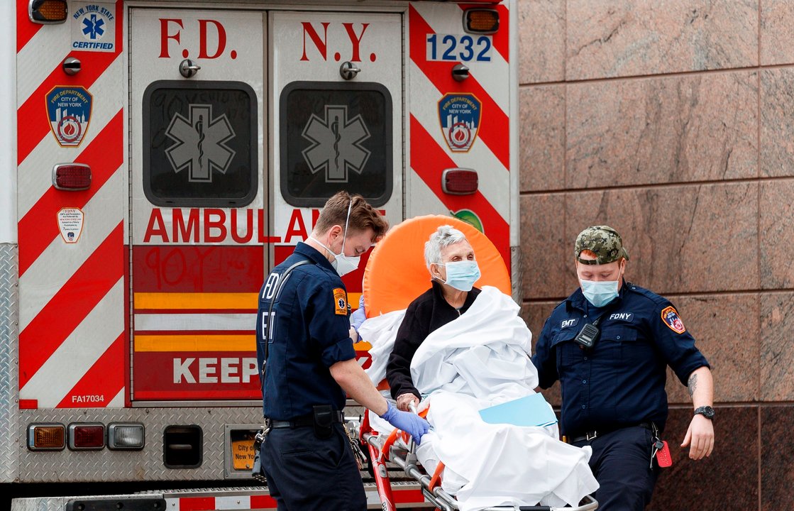 Nueva York vive su día más mortífero mientras los hospitales de EE.UU. buscan camas