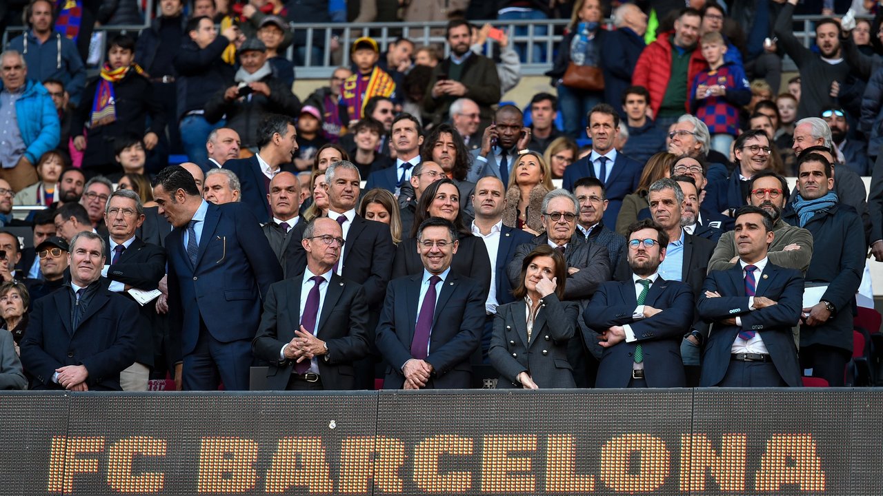 El presidente del FC Barcelona, Josep Maria Bartomeu (c)