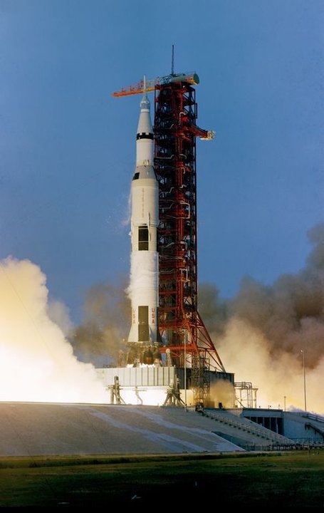 El Apolo 13 durante su lanzamiento al espacio el 11 de abril de 1970.