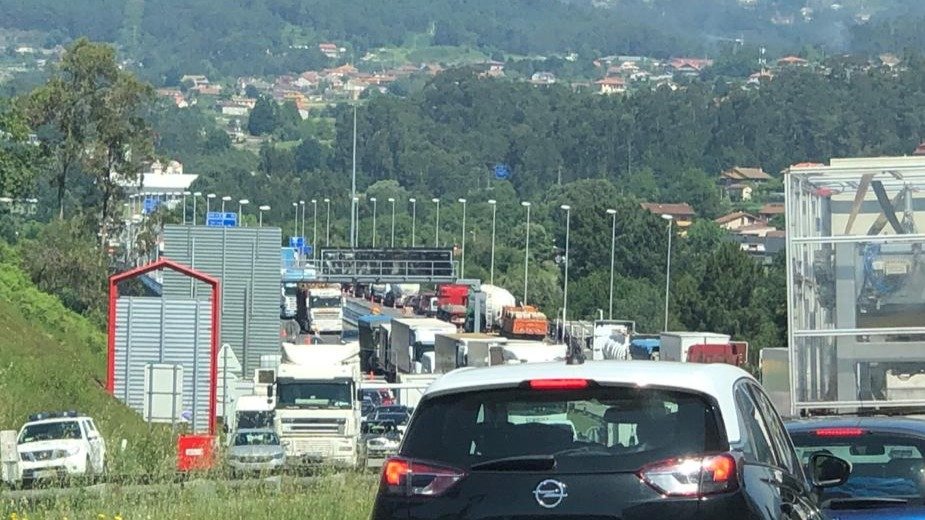 Retenciones kilométricas en la frontera con Portugal
