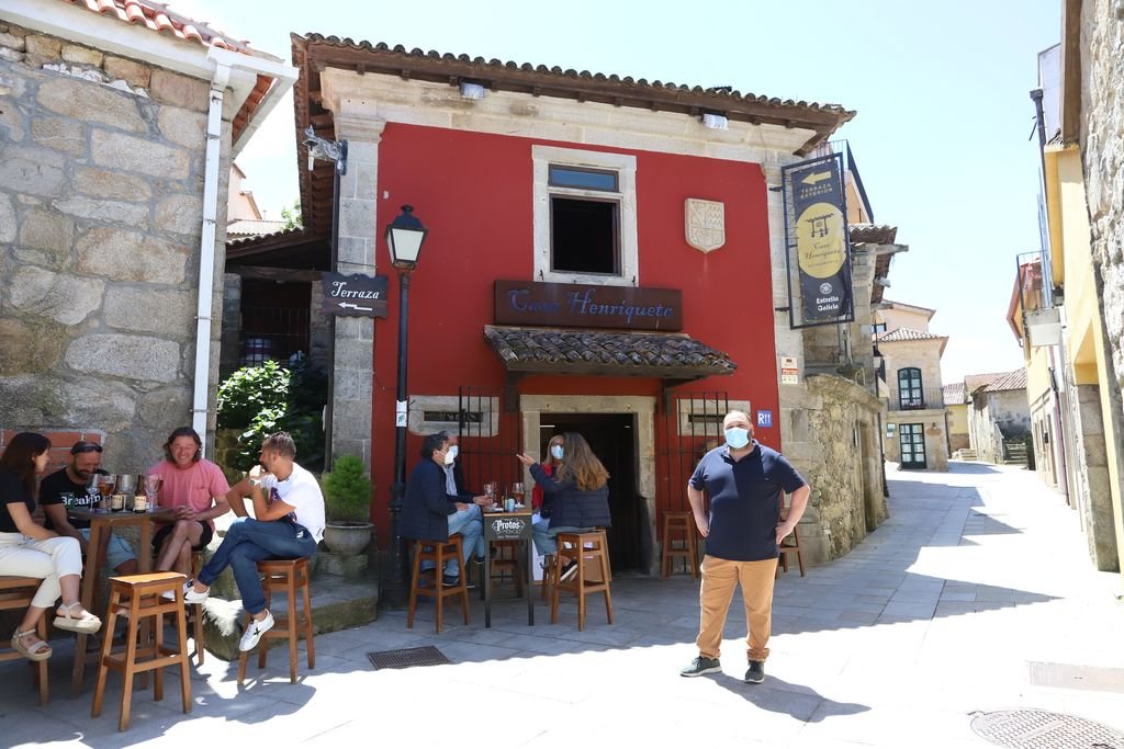 Casa Henriqueta, en Santa María de Oia, uno de los municipios donde este fin de semana es posible ya abrir en el interior y sin franjas horarias.