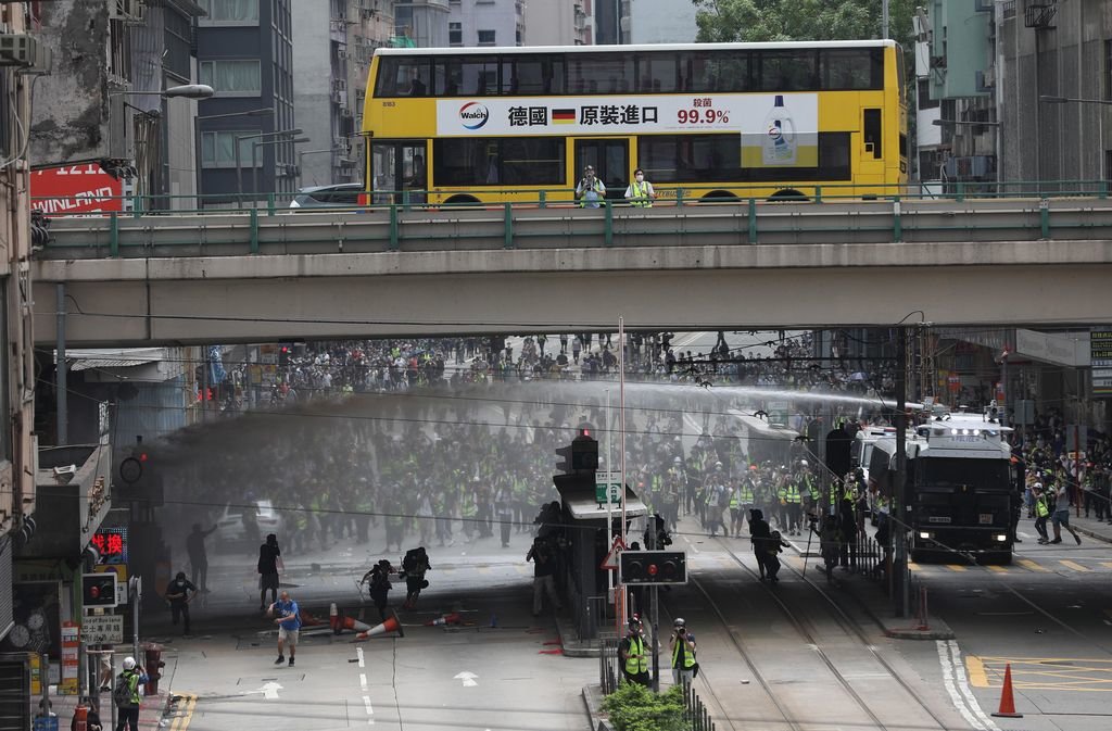 Las protestas y enfrentamientos entre Policía y manifestantes regresaron a las calles de Hong Kong.