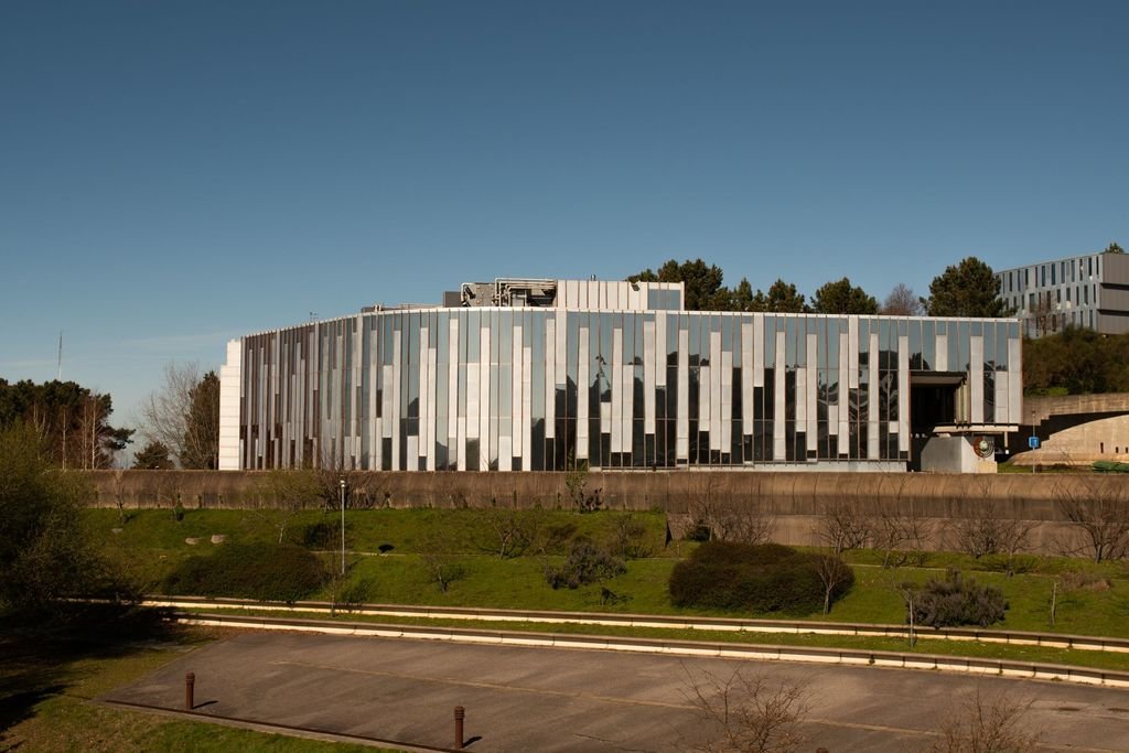 La actual sede del Rectorado de la Universidad de Vigo, en la imagen, está en el área central del campus.