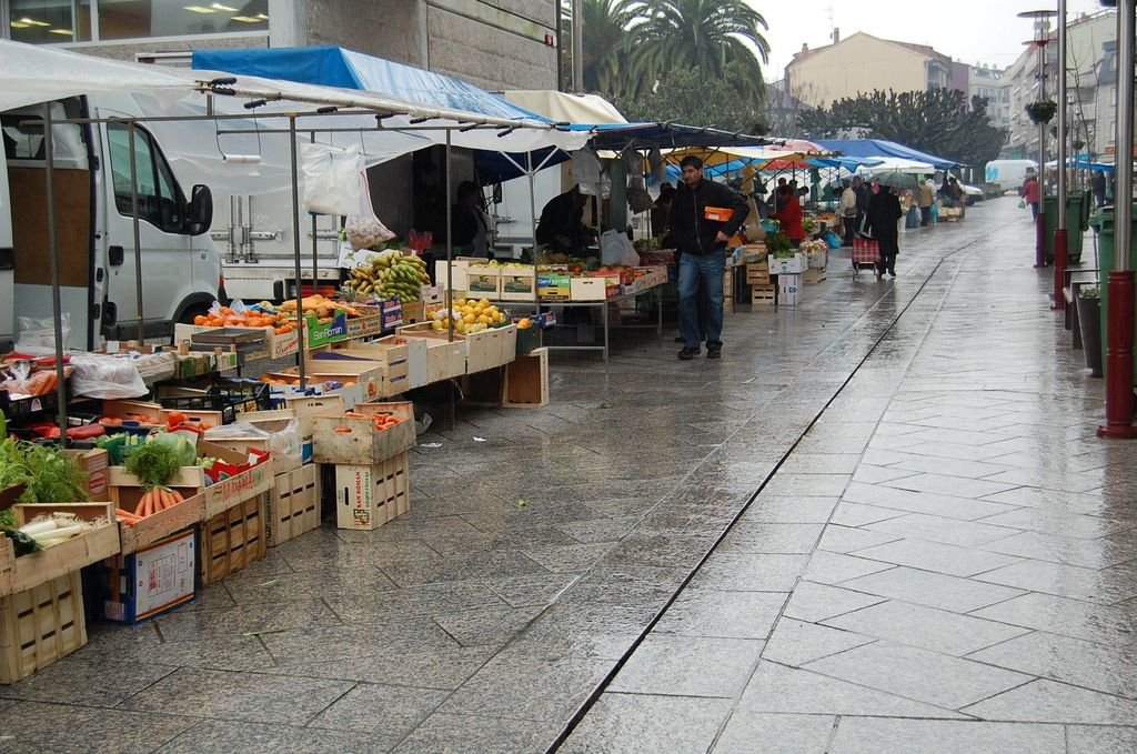 El Mercado Semanal se instala en el entorno del Concello.