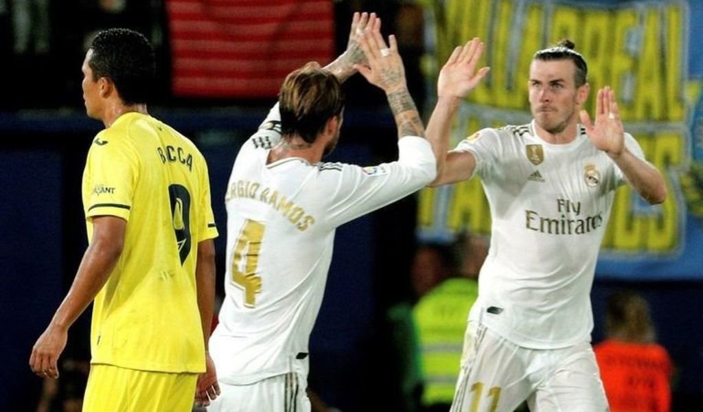 Bale celebra un gol con Ramos en un partido del Real Madrid.
