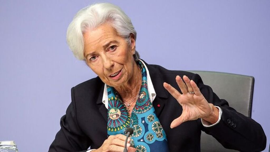 La presidenta del Banco Central Europeo, Christine Lagarde, ante los medios.