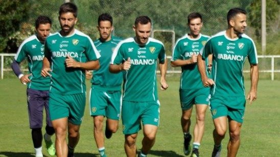 De Vicente, Añón, Silva, Alberto, Mateo y Aitor Aspas trotan en un entrenamiento.