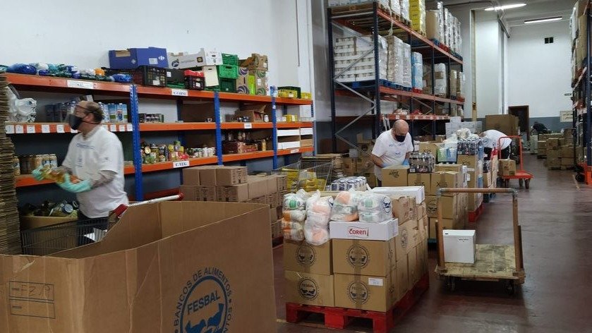 El almacén de Banco de Alimentos de Vigo durante estos días: incrementa a 25.000 el número de personas atendidas.