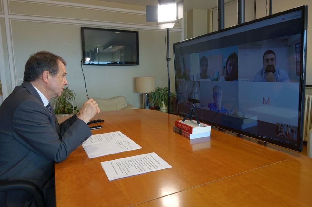 Abel Caballero se reunió por videoconferencia con responsables de comedores sociales.