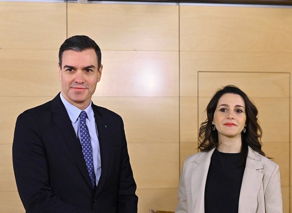 El presidente del Gobierno, Pedro Sánchez, e Inés Arrimadas, presidenta de Ciudadanos.
