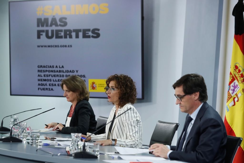 Los ministros Teresa Ribera, María Jesús Montero y Salvador Illa tras el consejo de ministros.