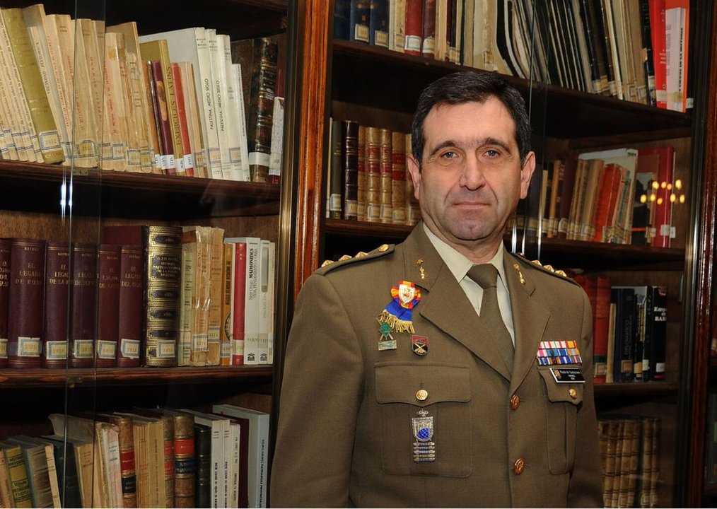 El coronel José Pardo de Santayana, en su despacho.