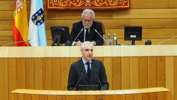 El conselleiro de Economía, Francisco Conde, en el Parlamento.